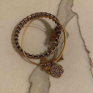 NWOT Alex and Ani bracelets 🦩